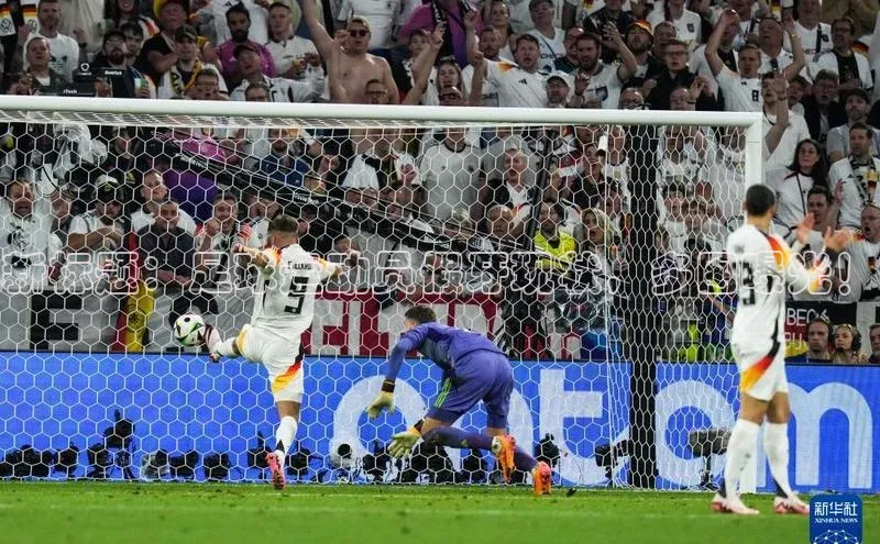 极悦娱乐官网登录入口梯哥哥科技新标题：足球运动员假牙现状，多图曝光！